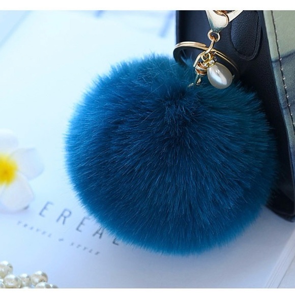 Big pompom w/ pearl keychain - KC003 ocean blue - Picture 1 of 1